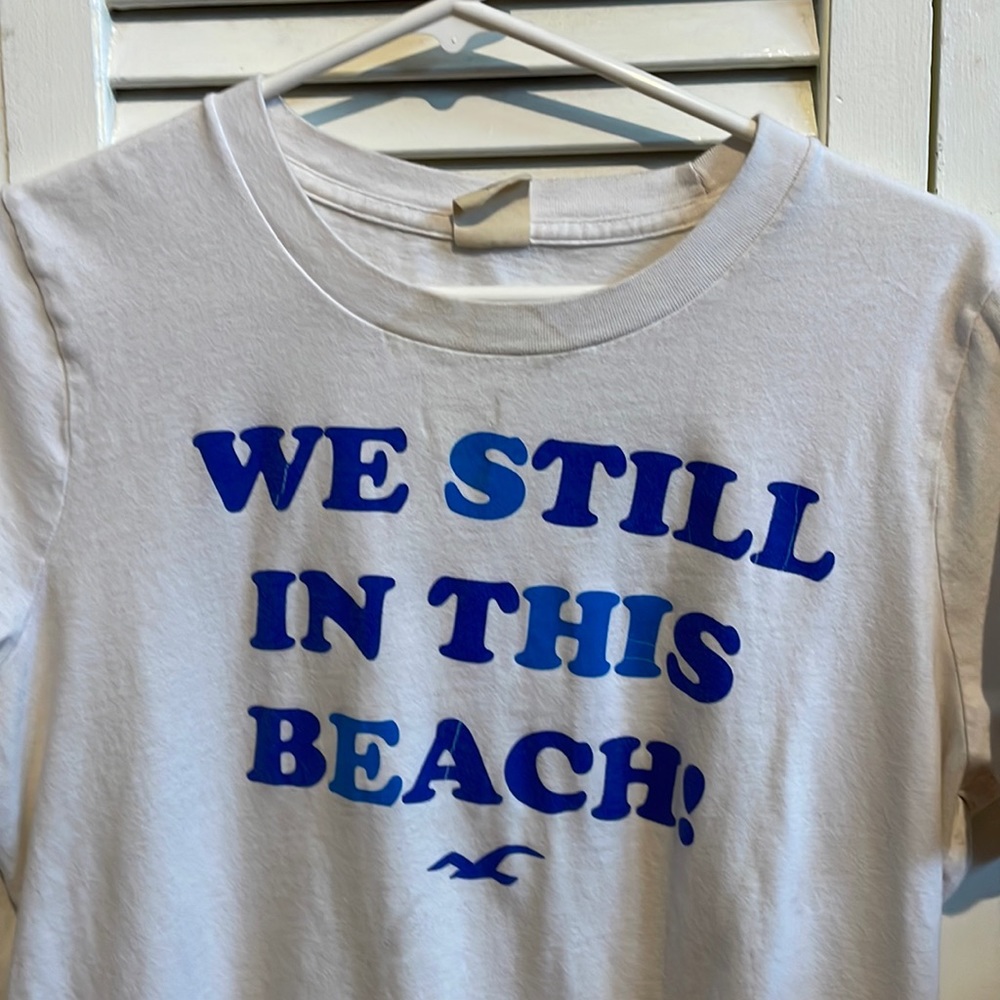 Hollister We Still In This Beach T-Shirt - Picture 2 of 3